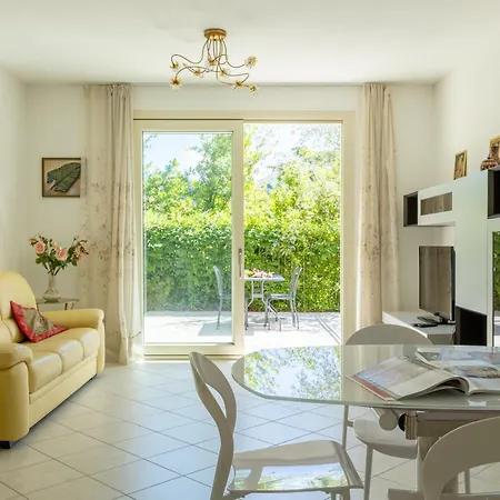 Apartment Tulipani 2, Tremezzina شقة تريميتْسّو